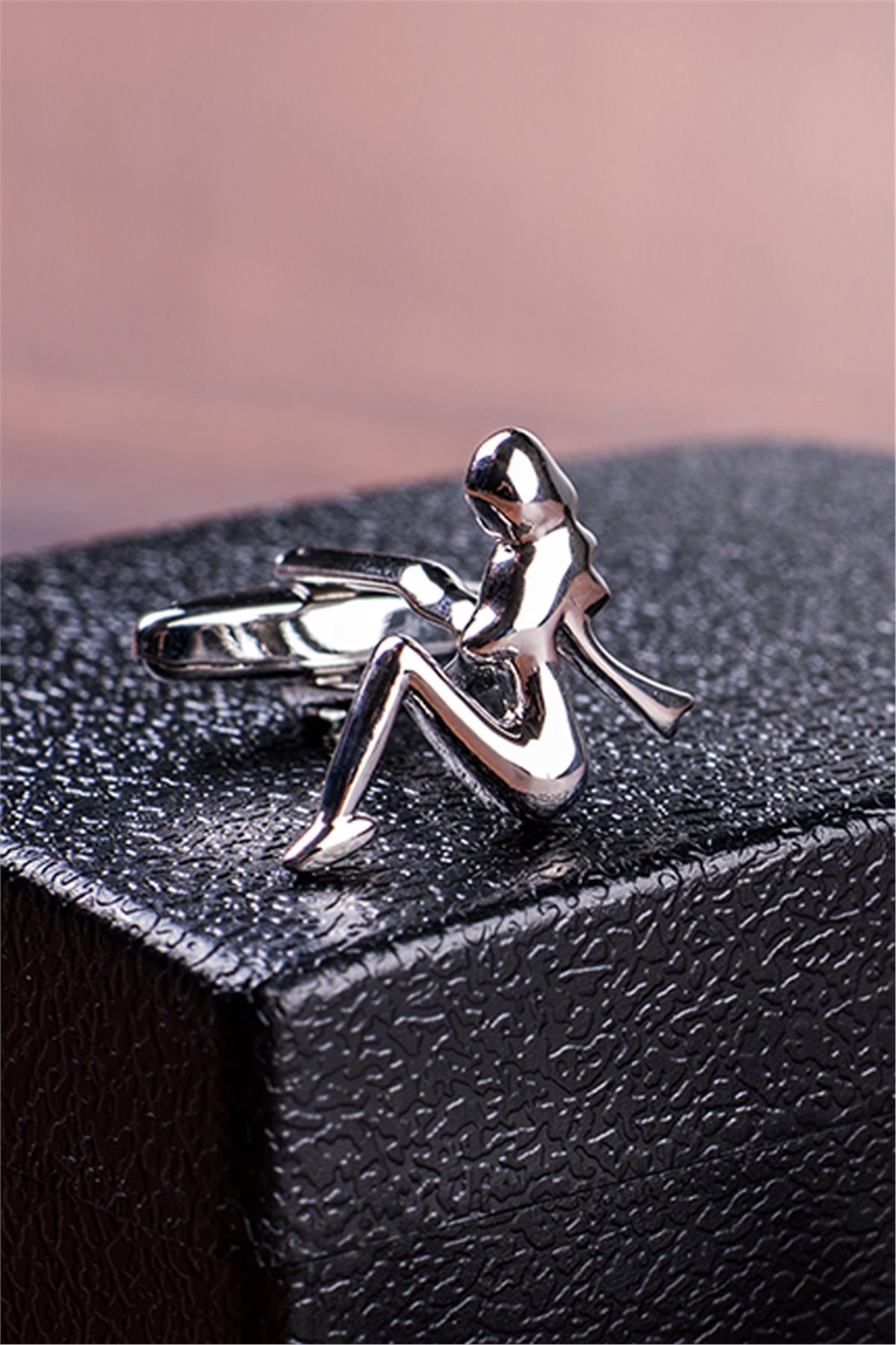 Kadın Figürlü Kol Düğmesi