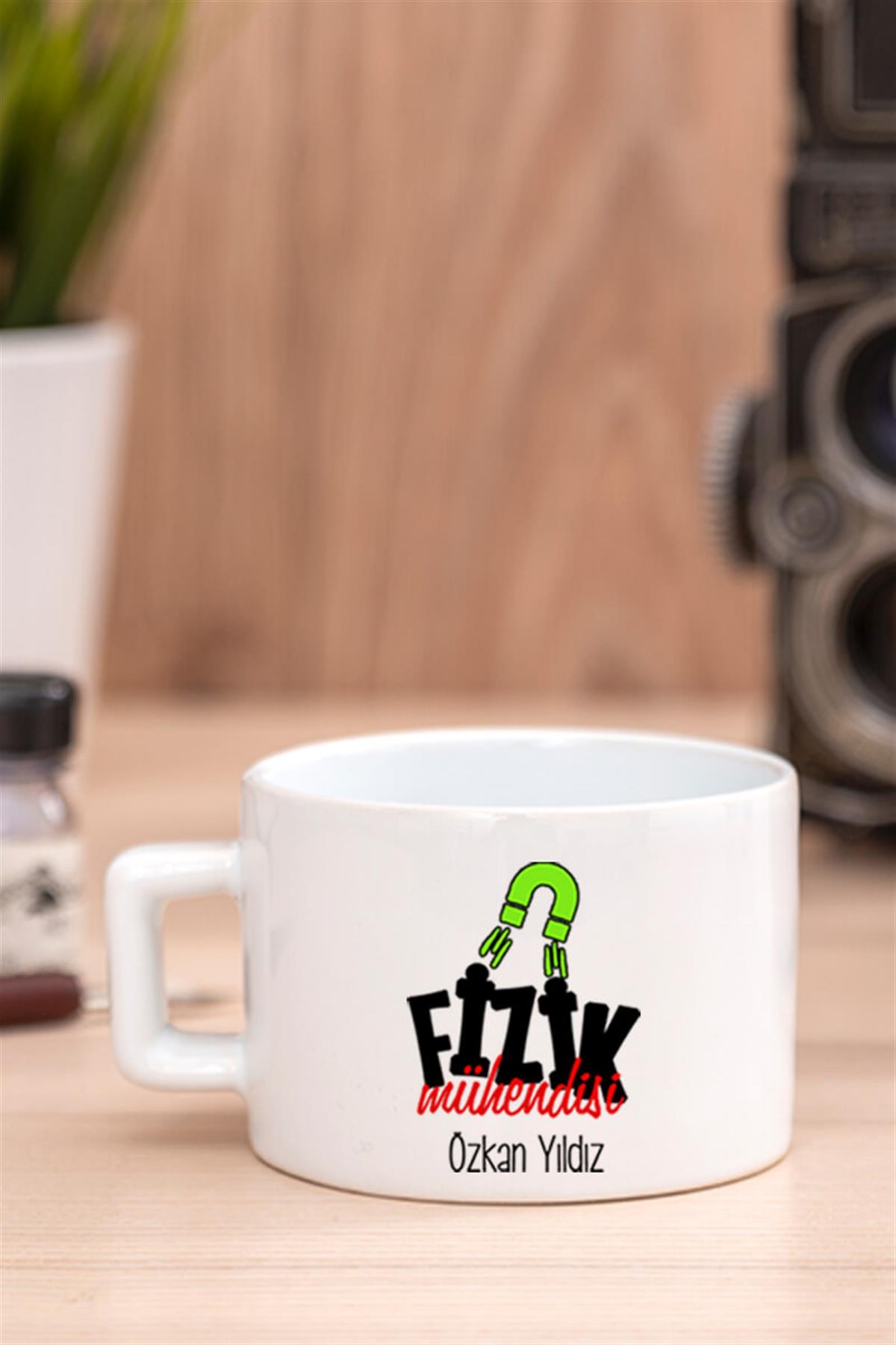 Kadın Fizik Mühendisine Hediye Kalp Kaşıklı Ahşap Altlıklı Fincan