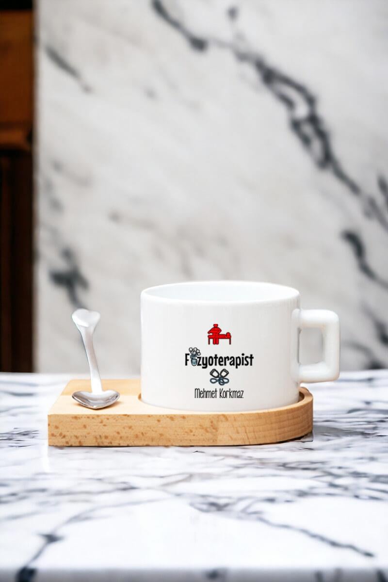 Kadın Fizyoterapistlere Hediye Kalp Kaşıklı Ahşap Altlıklı Fincan