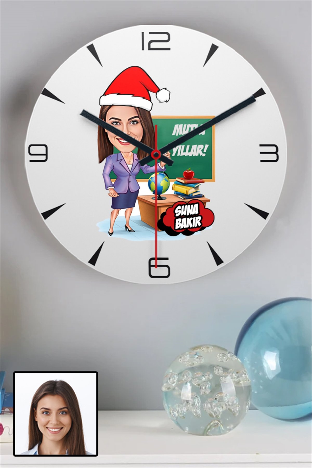 Kadın Öğretmen İçin Kişiye Özel Yılbaşı Hediyesi Karikatürlü Duvar Saati