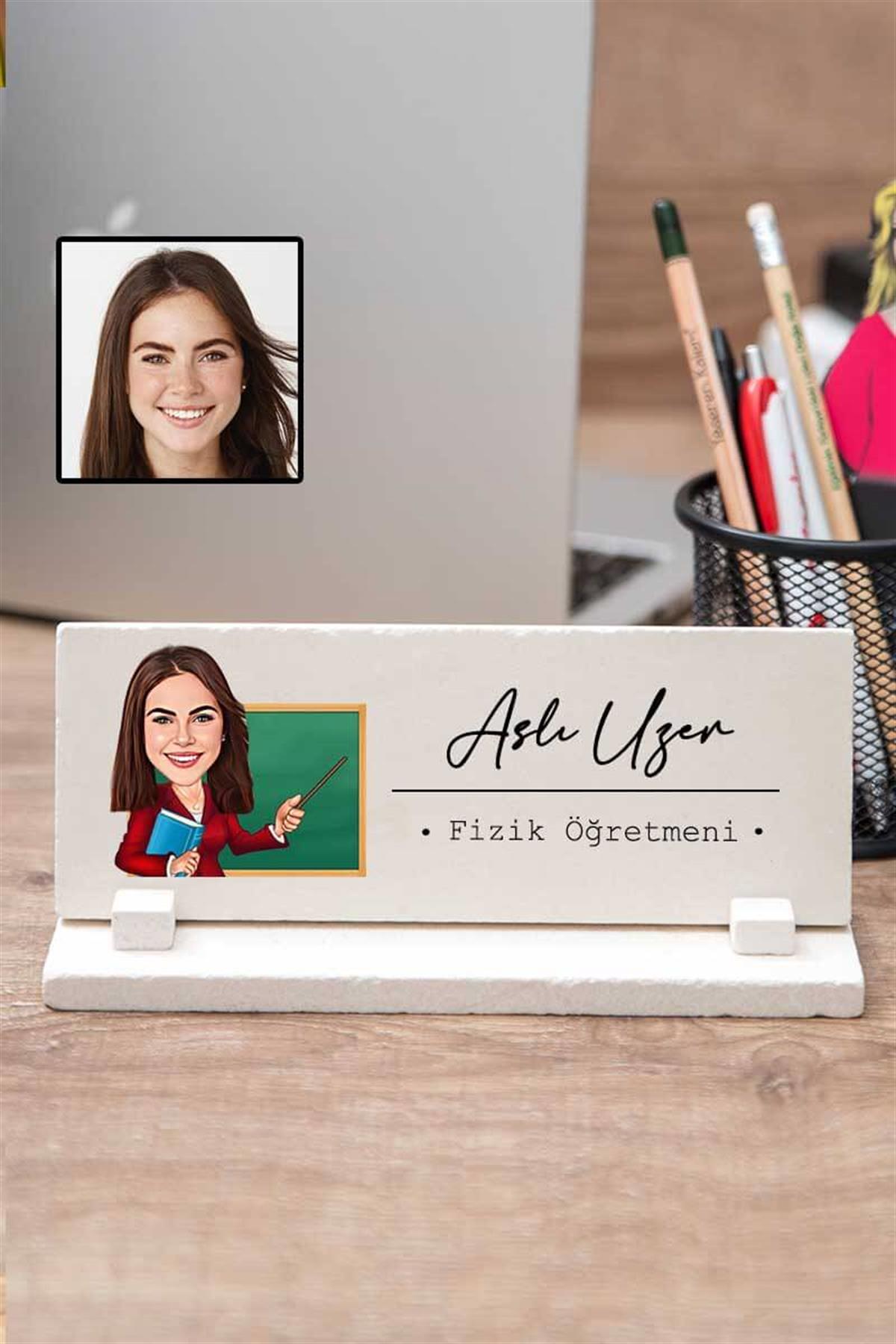Kadın Öğretmene Yeni İş Hediyesi Hediyesi Karikatürlü Masaüstü İsimlik