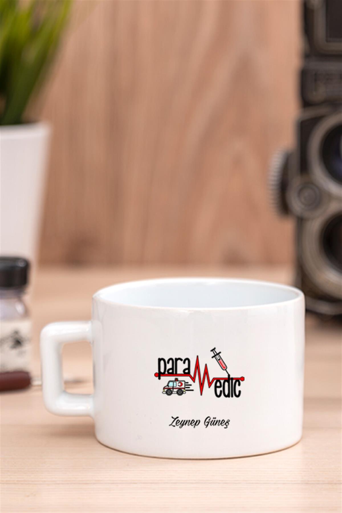 Kadın Paramediklere Hediye Kalp Kaşıklı Ahşap Altlıklı Fincan