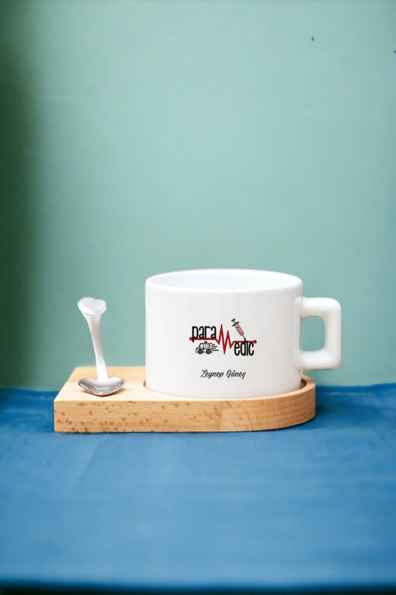 Kadın Paramediklere Hediye Kalp Kaşıklı Ahşap Altlıklı Fincan