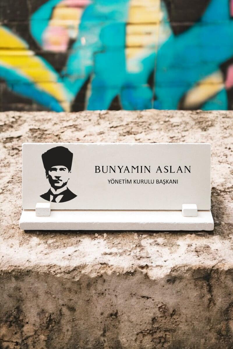 Kişiye Özel Atatürk Baskılı Taş Masa İsimliği
