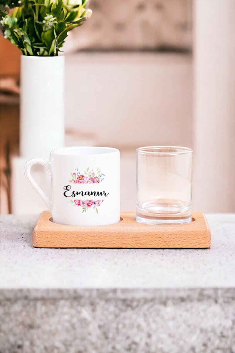 Kişiye Özel Çiçek Çerçeveli İsimli Ahşap Sunumlu Türk Kahvesi Fincanı