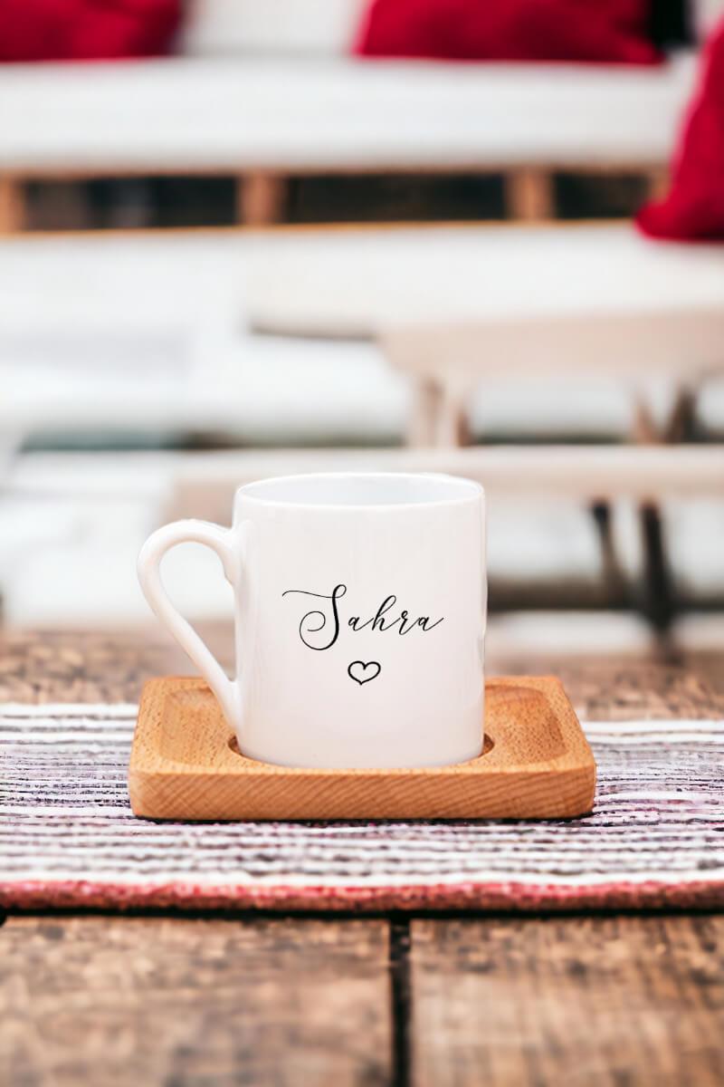 Kişiye Özel El Yazısı Tasarımlı İsimli Ahşap Altlıklı Türk Kahvesi Fincanı