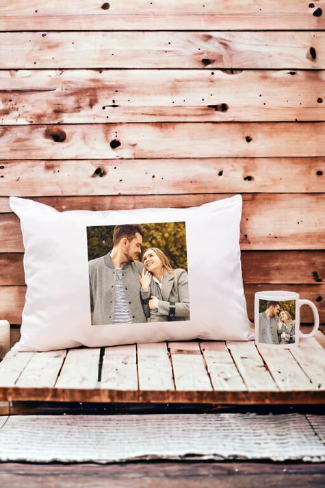 Kişiye Özel Fotoğraflı Beyaz Kupa Bardak ve Dikdörtgen Yastık