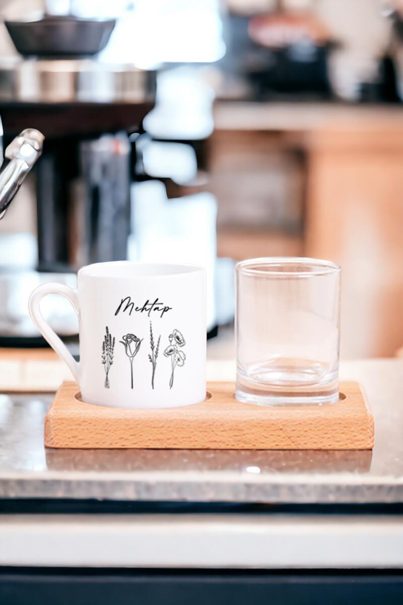 Kişiye Özel Karakalem Çizimli Çiçekler Ahşap Sunumlu Türk Kahvesi Fincanı