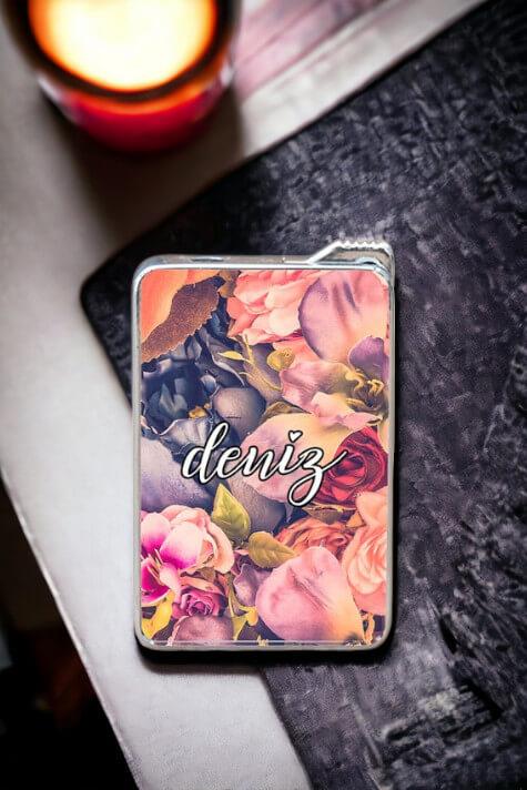 Kurumuş Çiçek Arka Planlı İsimli Çakmak