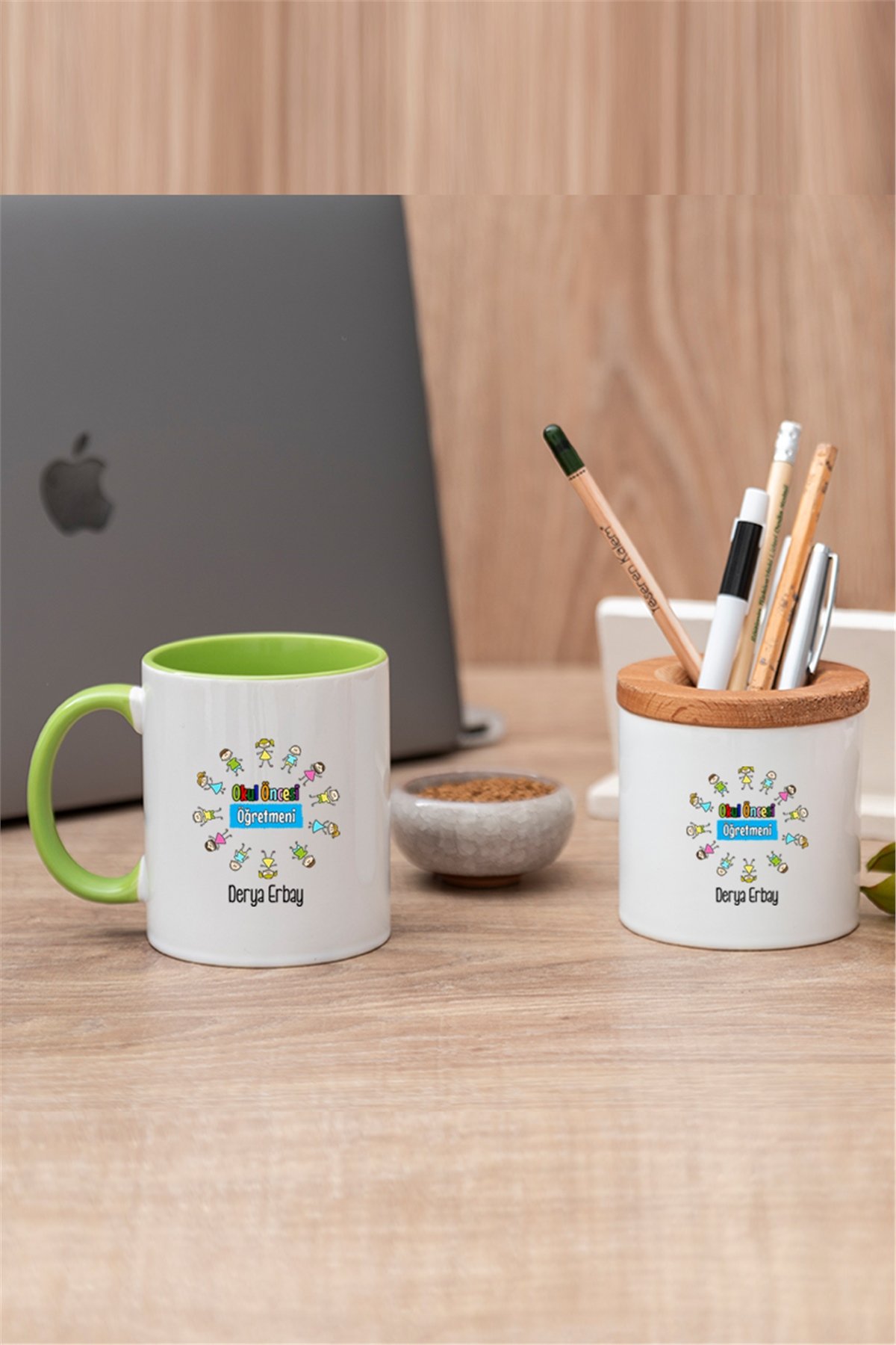 Okul Öncesi Öğretmeni Renkli Kupa Bardak ve Kalemlik