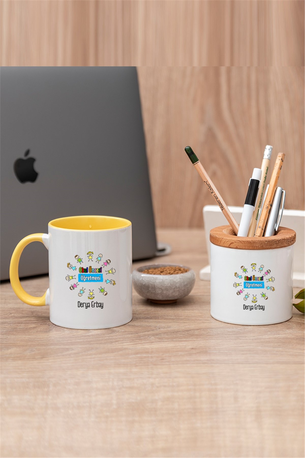 Okul Öncesi Öğretmeni Renkli Kupa Bardak ve Kalemlik