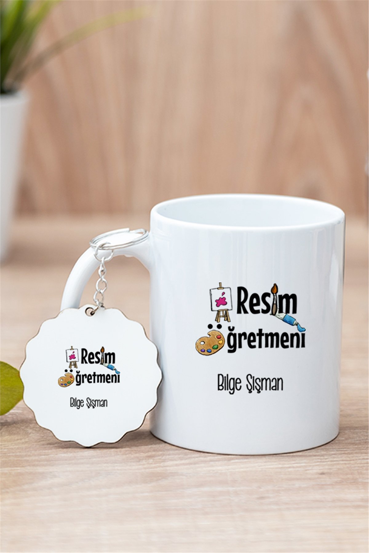 Resim Öğretmeni Beyaz Kupa Bardak ve Ahşap Anahtarlık