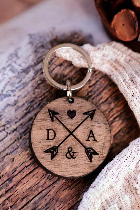 Sevgiliye Özel Baş Harfli Ahşap Anahtarlık