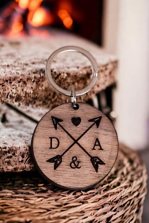 Sevgiliye Özel Baş Harfli Ahşap Anahtarlık
