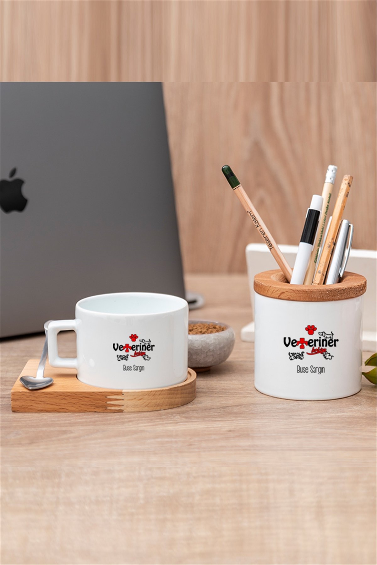 Veteriner Hekime Hediye Seti Ahşap Altlıklı Fincan ve Kalemlik
