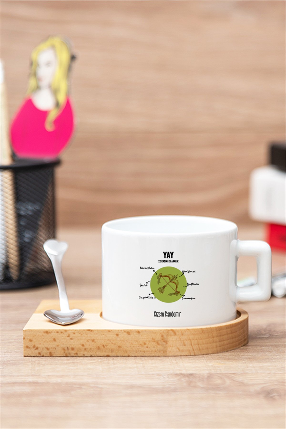 Yay Burcu Kadına Hediye Ahşap Altlıklı Fincan