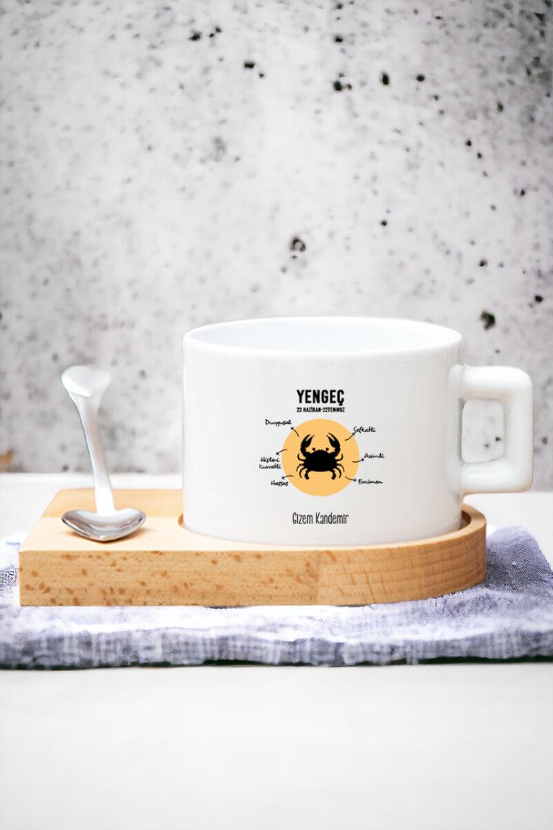 Yengeç Burcu Kadına Hediye Ahşap Altlıklı Fincan