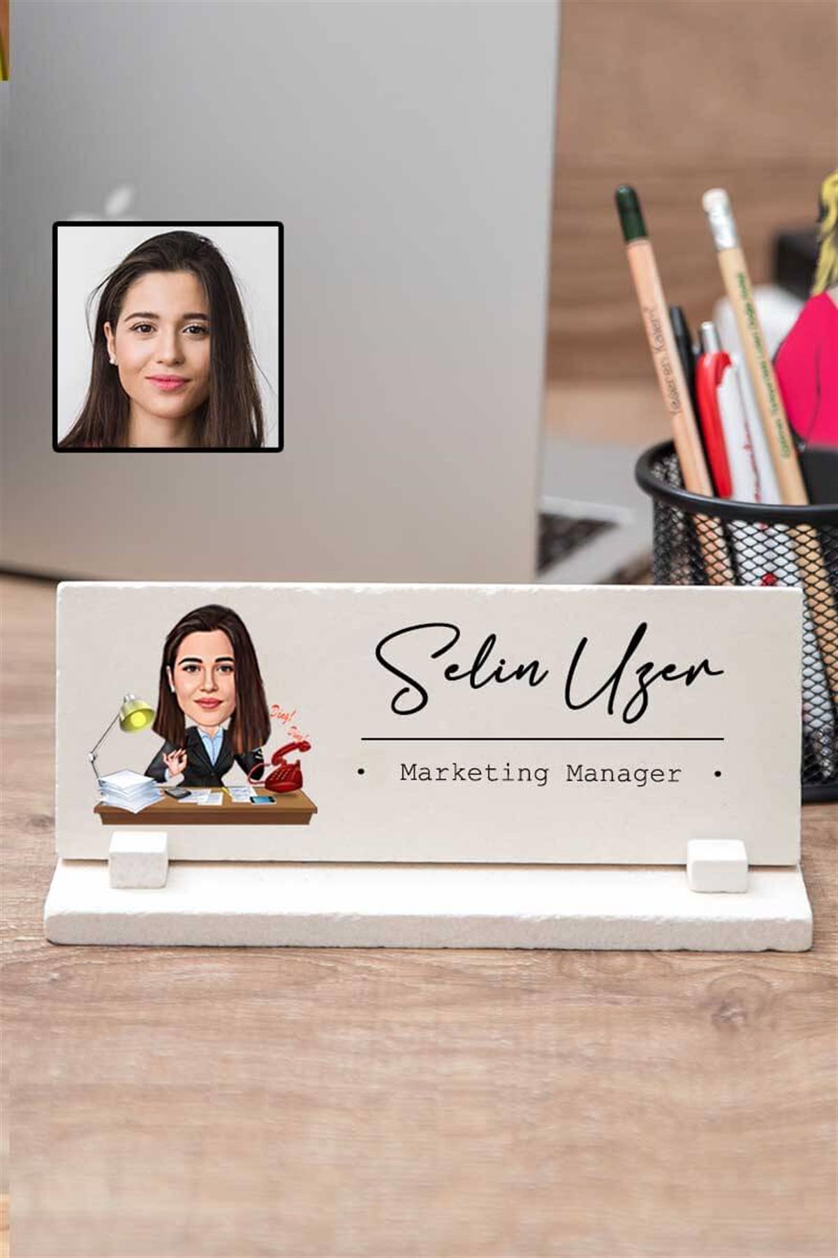 eni İşe Başlayan Kız Arkadaşa Hediye Karikatürlü Masa İsimliği