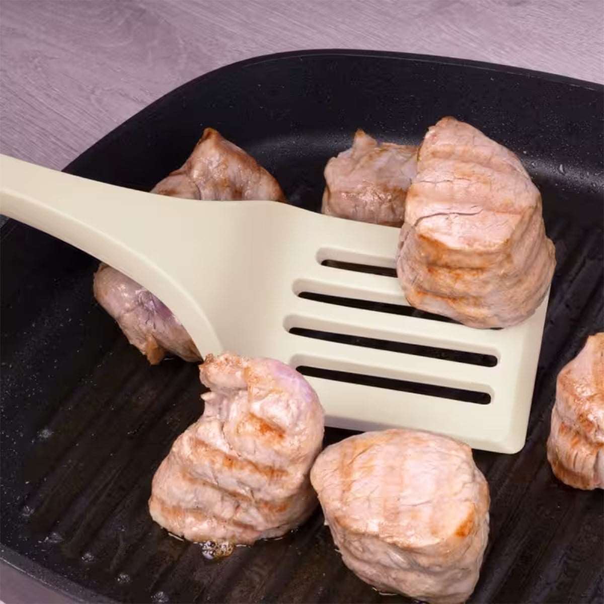 Lurch - Platin Silikon Delikli Spatula 32,5 cm Açık Gri - Yanmaz, Yapışmaz, Bükülmez, Çizmez, Tat ve Koku Bırakmaz - 240003
