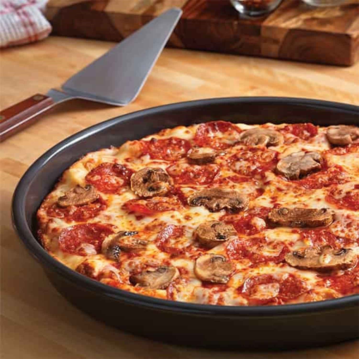 Öztiryakiler Pizza Tabağı Delikli NO.30 Yapışmaz