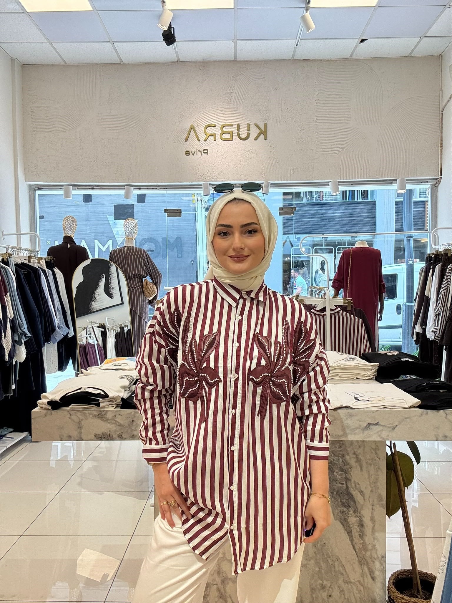 BluzÇİZGİLİ İŞLEMELİ PREMİUM GÖMLEK