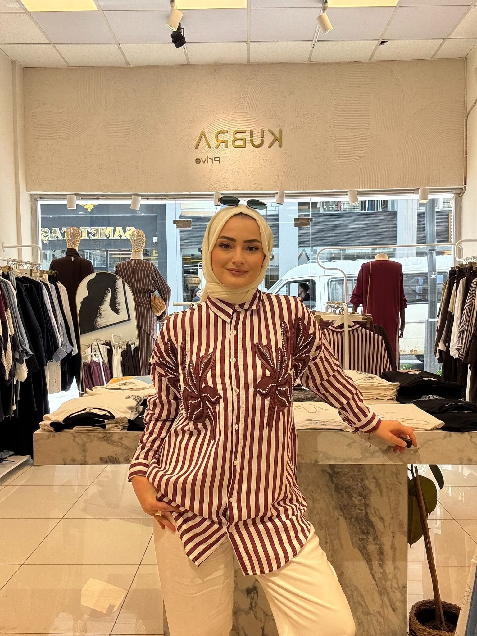 BluzÇİZGİLİ İŞLEMELİ PREMİUM GÖMLEK