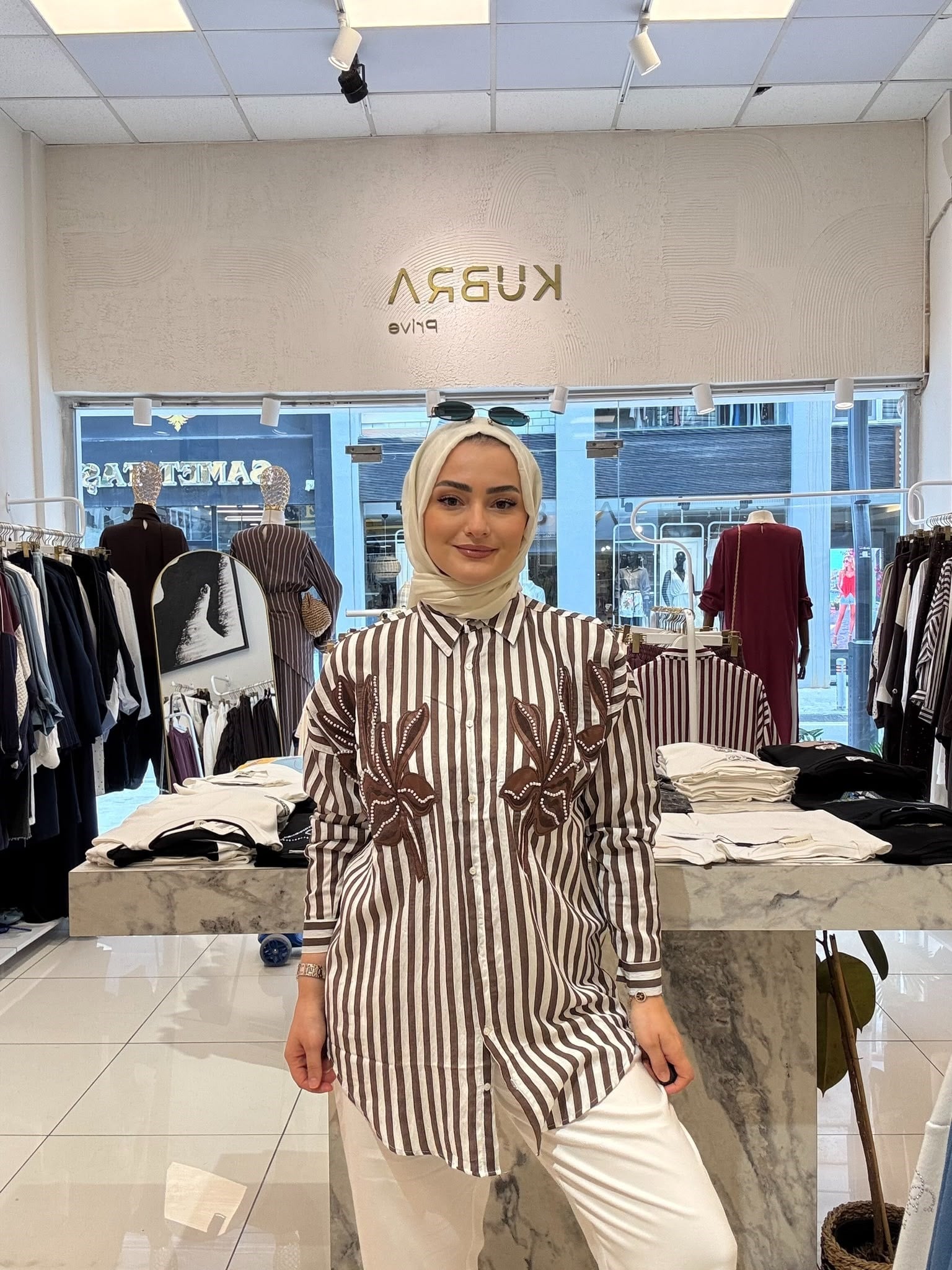 BluzÇİZGİLİ İŞLEMELİ PREMİUM GÖMLEK
