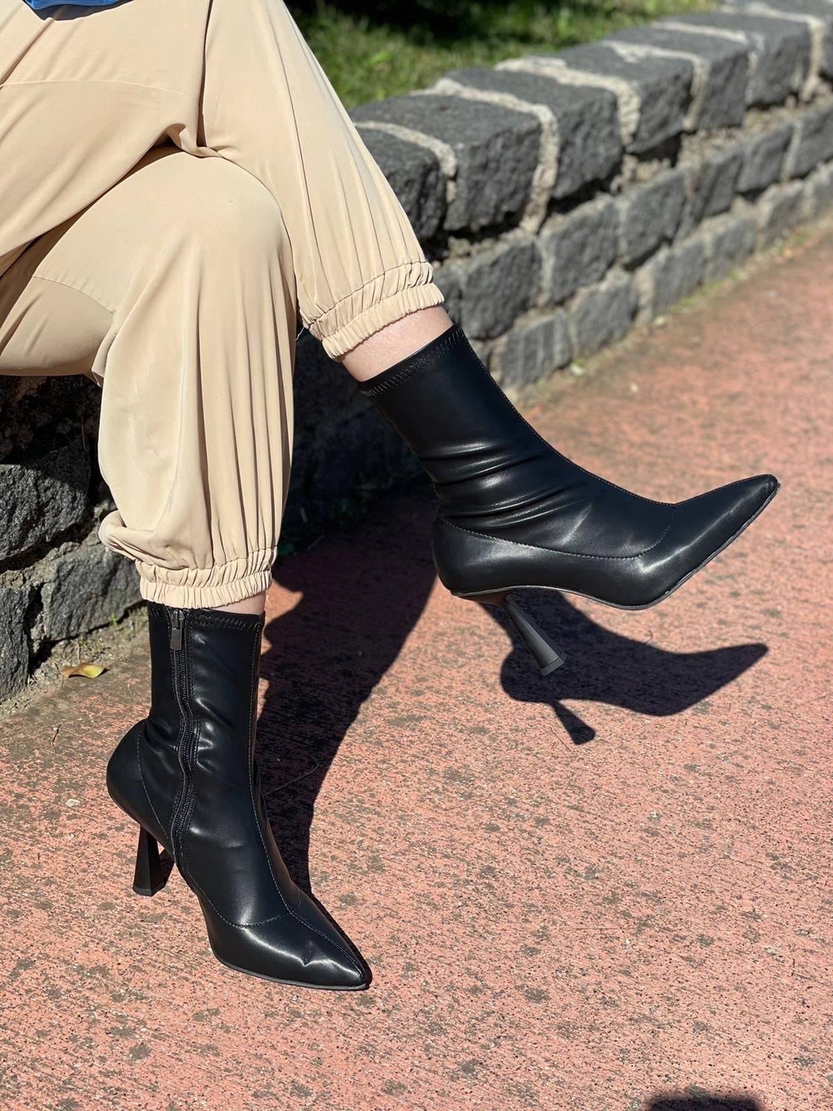 BotNONWOVENSiyah Kadeh Topuk Streç Bot