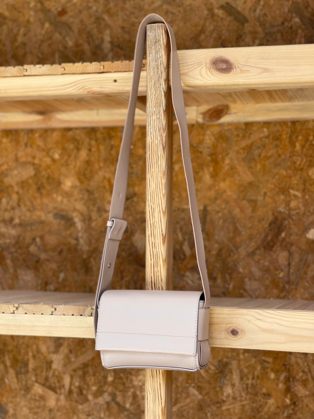 ÇANTANONWOVENGeniş Deri Askı Detaylı