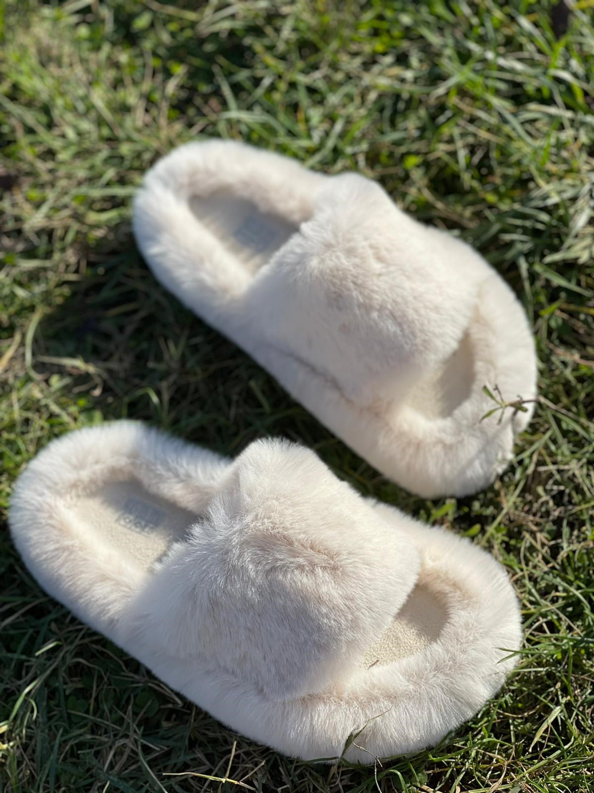 EV TERLİĞİNONWOVENTüğlü Ev Terliği