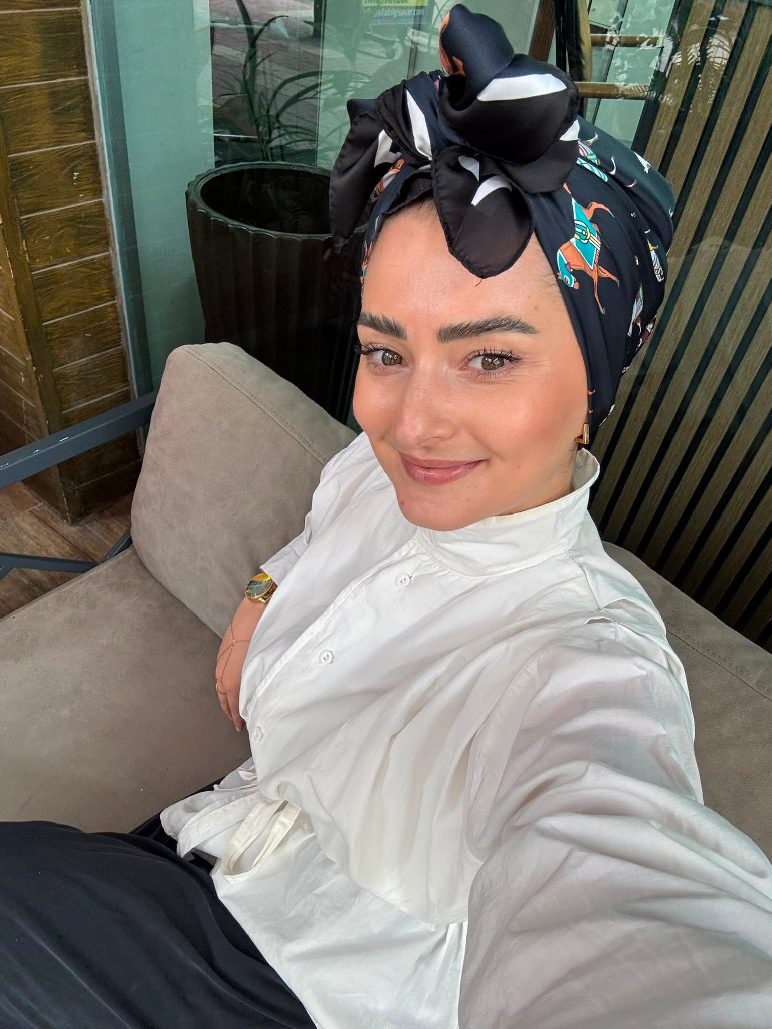 GömlekBEL BÜZGÜLÜ OMZU PİLELİ CROP GÖMLEK