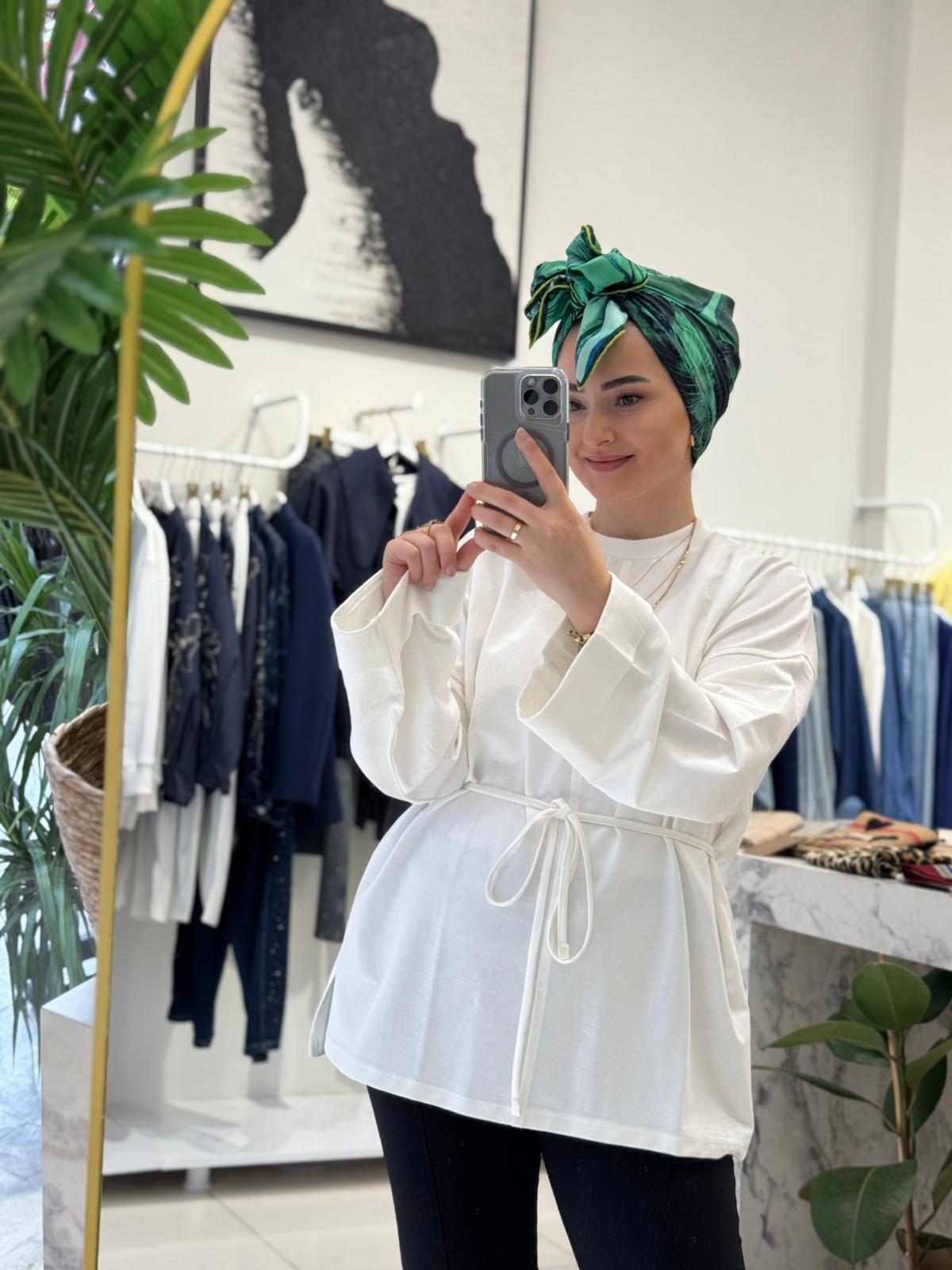 SweatshirtDİKİŞ DETAYLI YIRTMAÇLI SWEATSHİRT