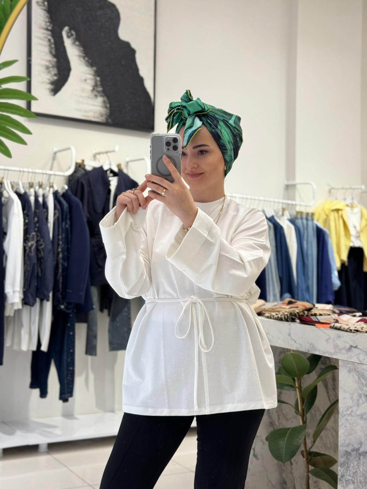 SweatshirtDİKİŞ DETAYLI YIRTMAÇLI SWEATSHİRT