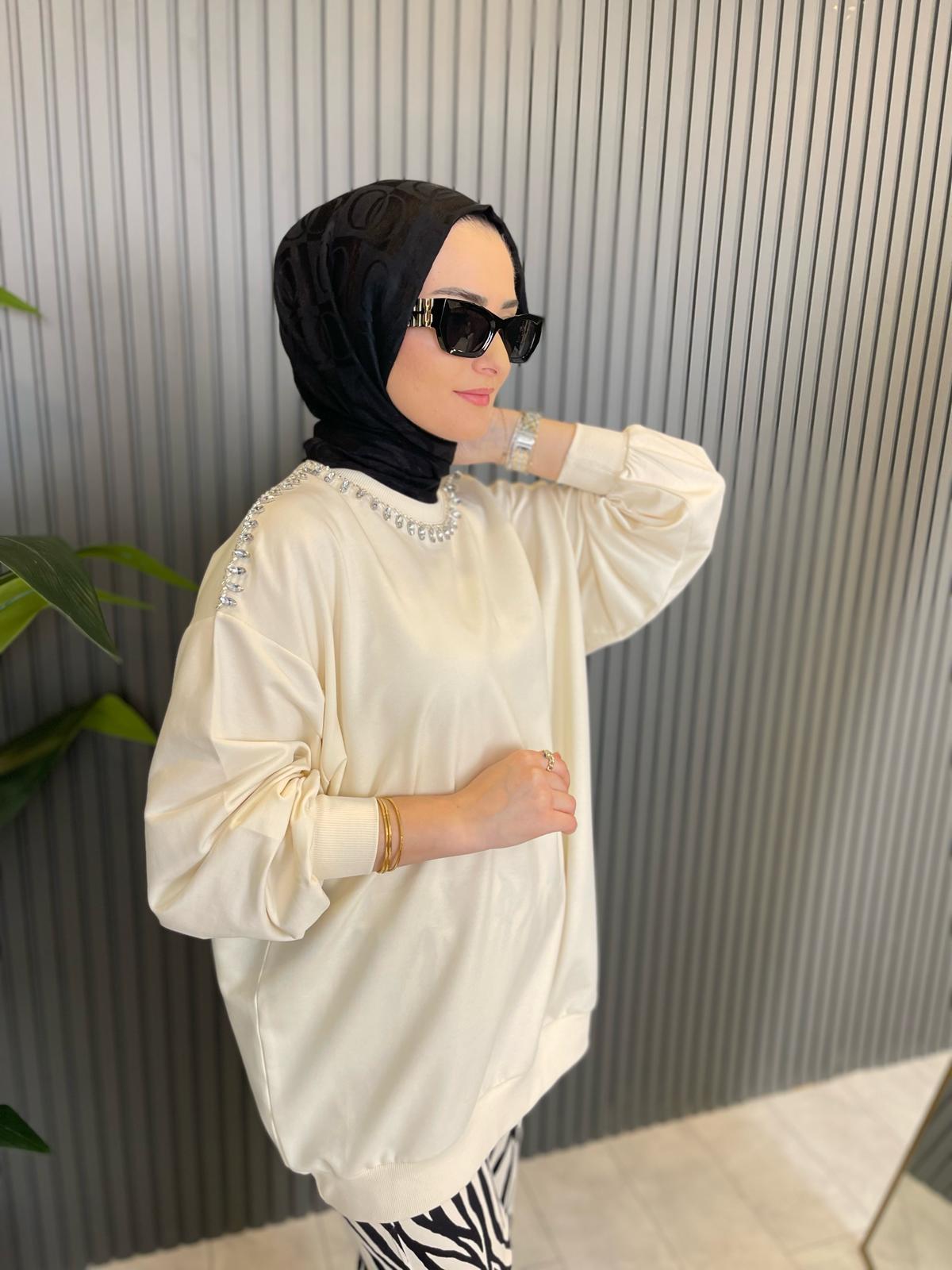 SweatshirtTAŞLI OVERSİZE SWEATSHİRT