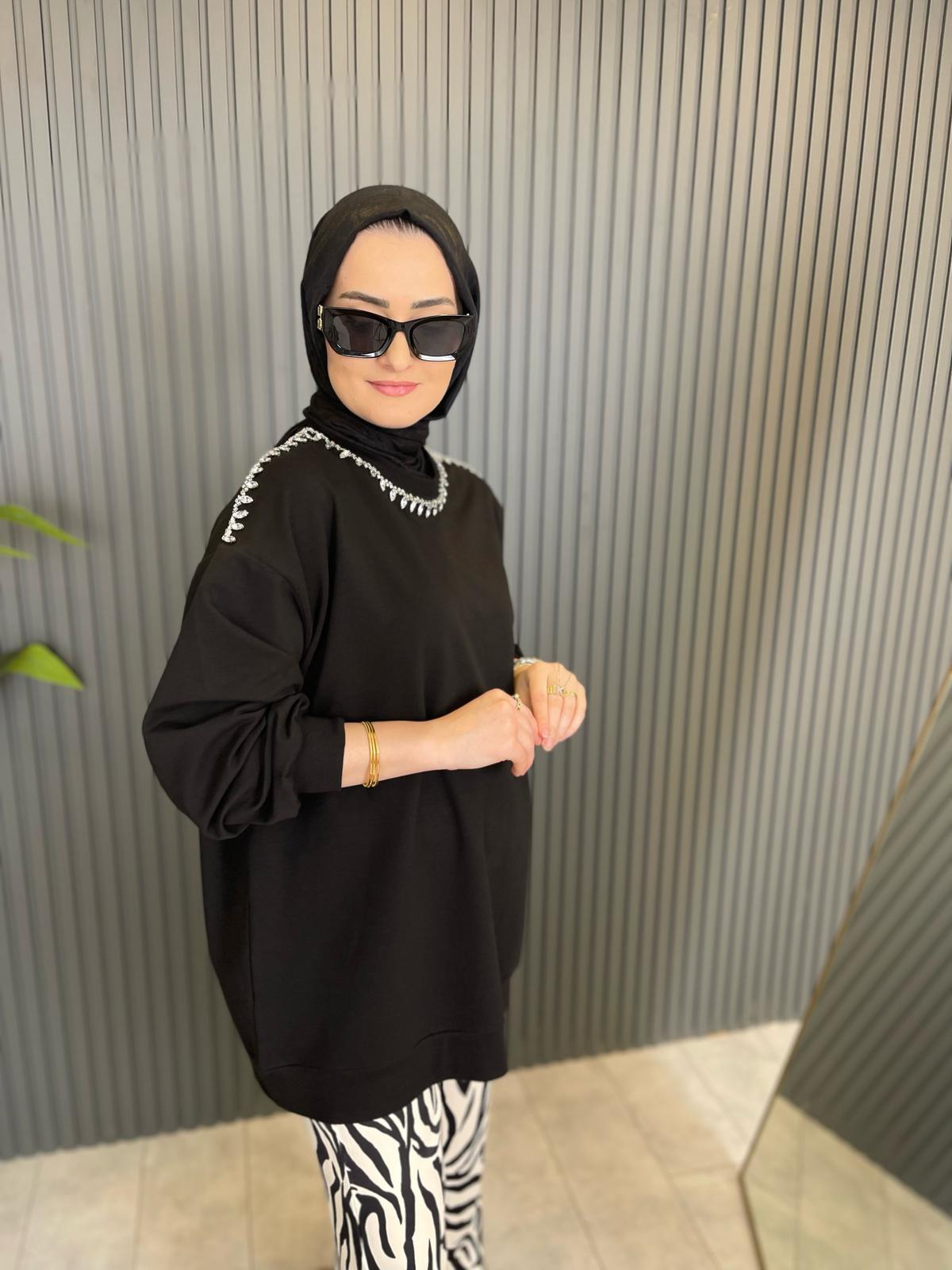 SweatshirtTAŞLI OVERSİZE SWEATSHİRT