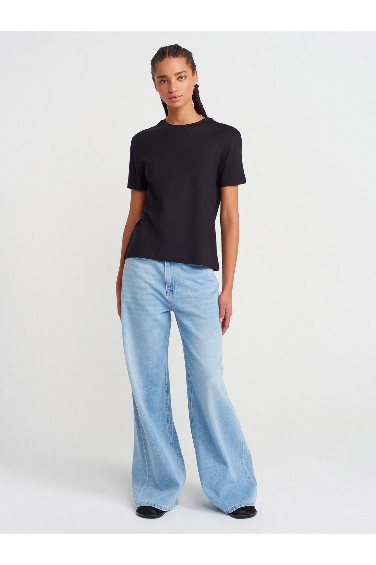 Dilvin Kadın Basic Düz Siyah Bisiklet Yaka T-shirt- 31791 - Dilvin - 1-101A31791
