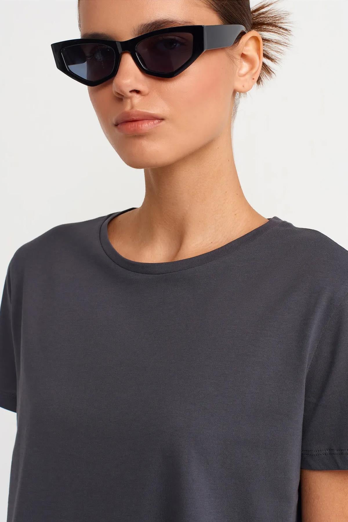 Dilvin Kadın Bisiklet Yaka Basic T-shirt - 3471 - Dilvin - 101A03471