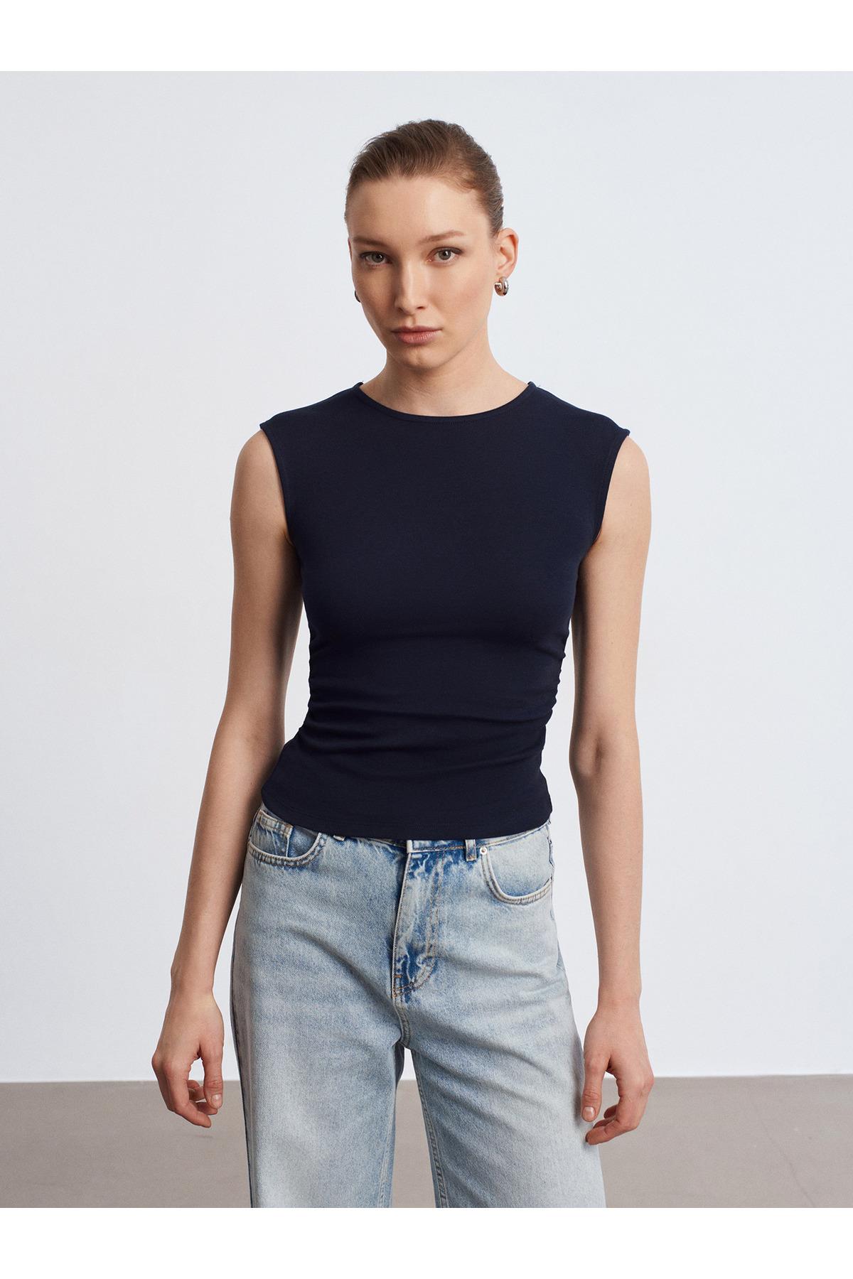 Dilvin Kadın Kenarları Büzgülü Lacivert T-Shirt - 101A21054 - Dilvin - 101A21054