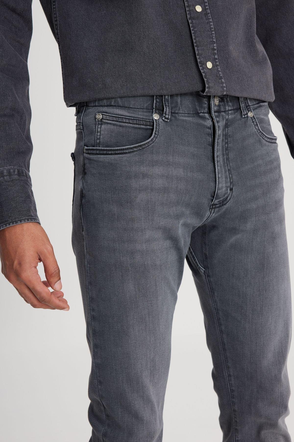 Lee Erkek Slim Tapered Fit Dar Kesim Normal Bel Düz Paça Extreme Motion Koyu Gri Esnek Jean Kot Pantolon - L72A  - Lee - L72A008E47