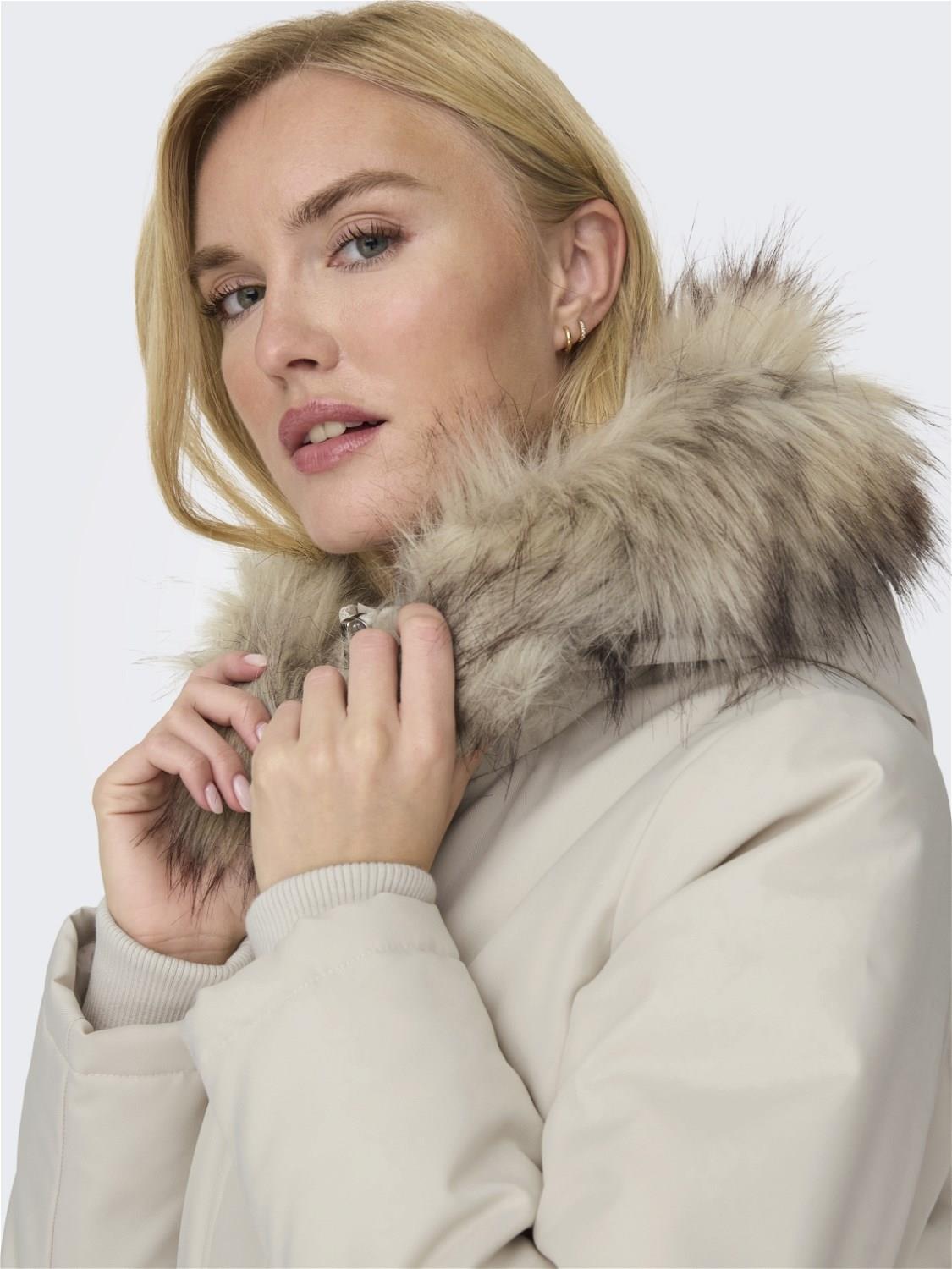 Only Kadın Kapüşonlu Uzun Parka Mont - 15300633 - Only - TYCQXEP4EN169694190328374