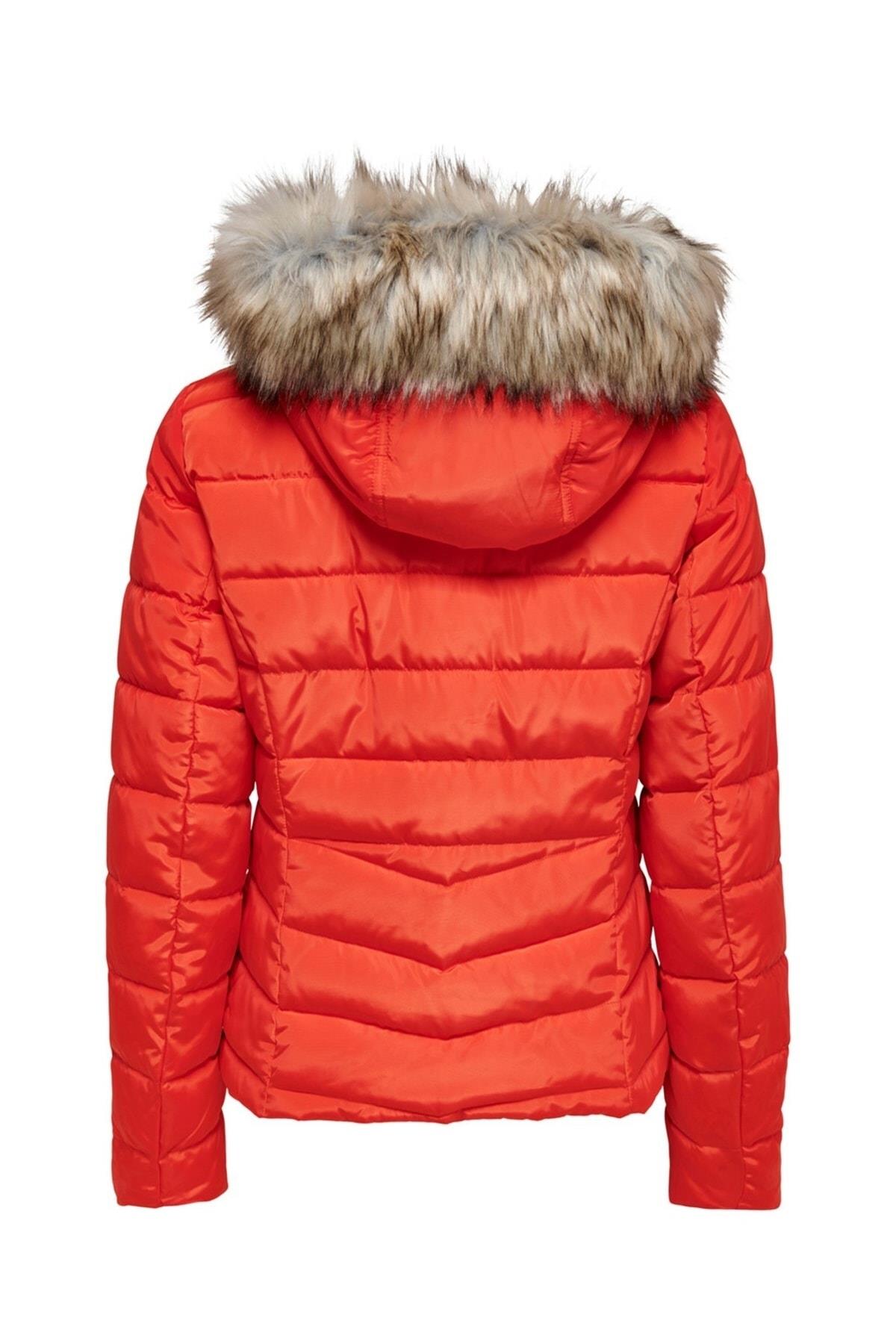 Only Kadın Kırmızı Kürklü Şişme Mont - 15158943 - Jack & Jones - JJ2W15158943