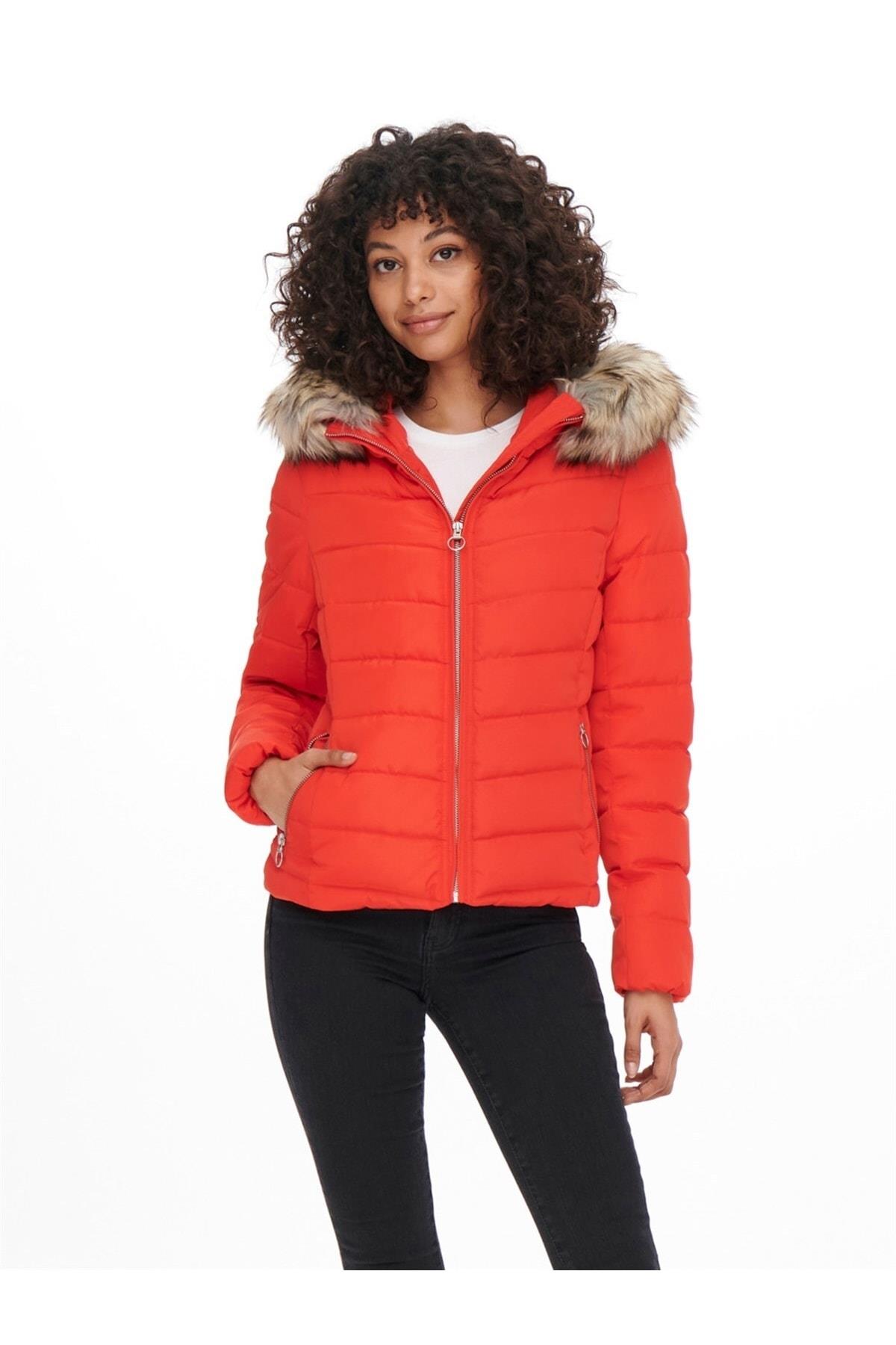 Only Kadın Kırmızı Kürklü Şişme Mont - 15158943 - Jack & Jones - JJ2W15158943