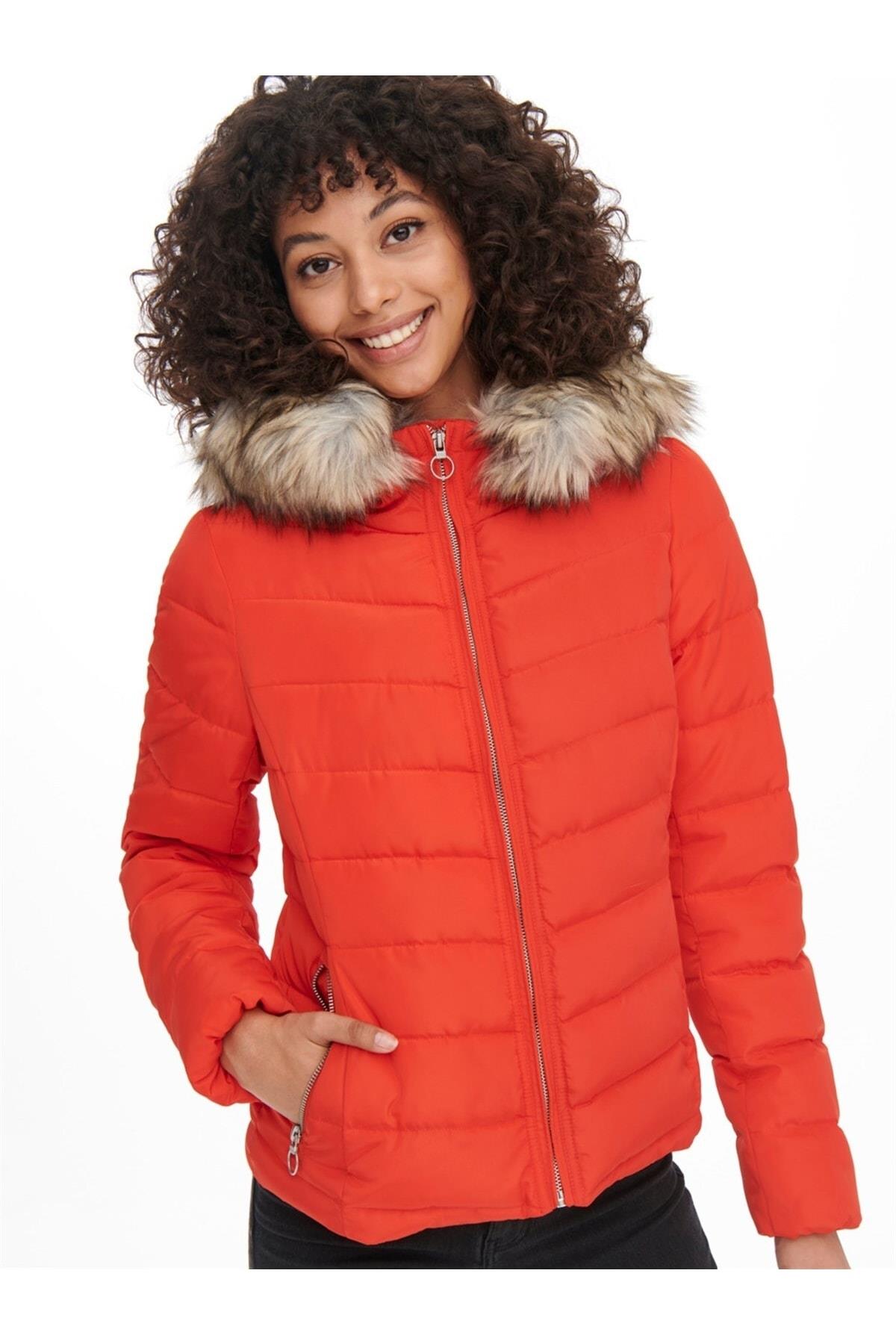 Only Kadın Kırmızı Kürklü Şişme Mont - 15158943 - Only - JJ2W15158943