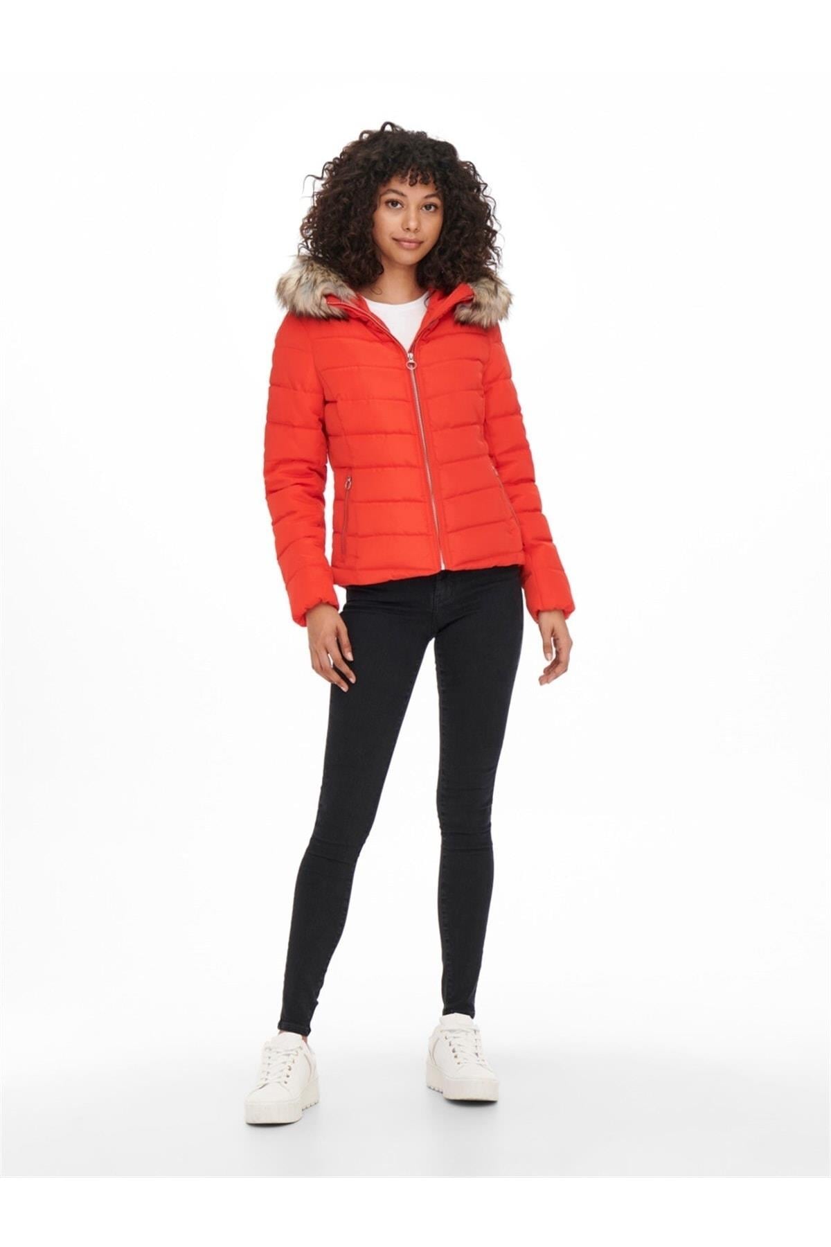 Only Kadın Kırmızı Kürklü Şişme Mont - 15158943 - Jack & Jones - JJ2W15158943