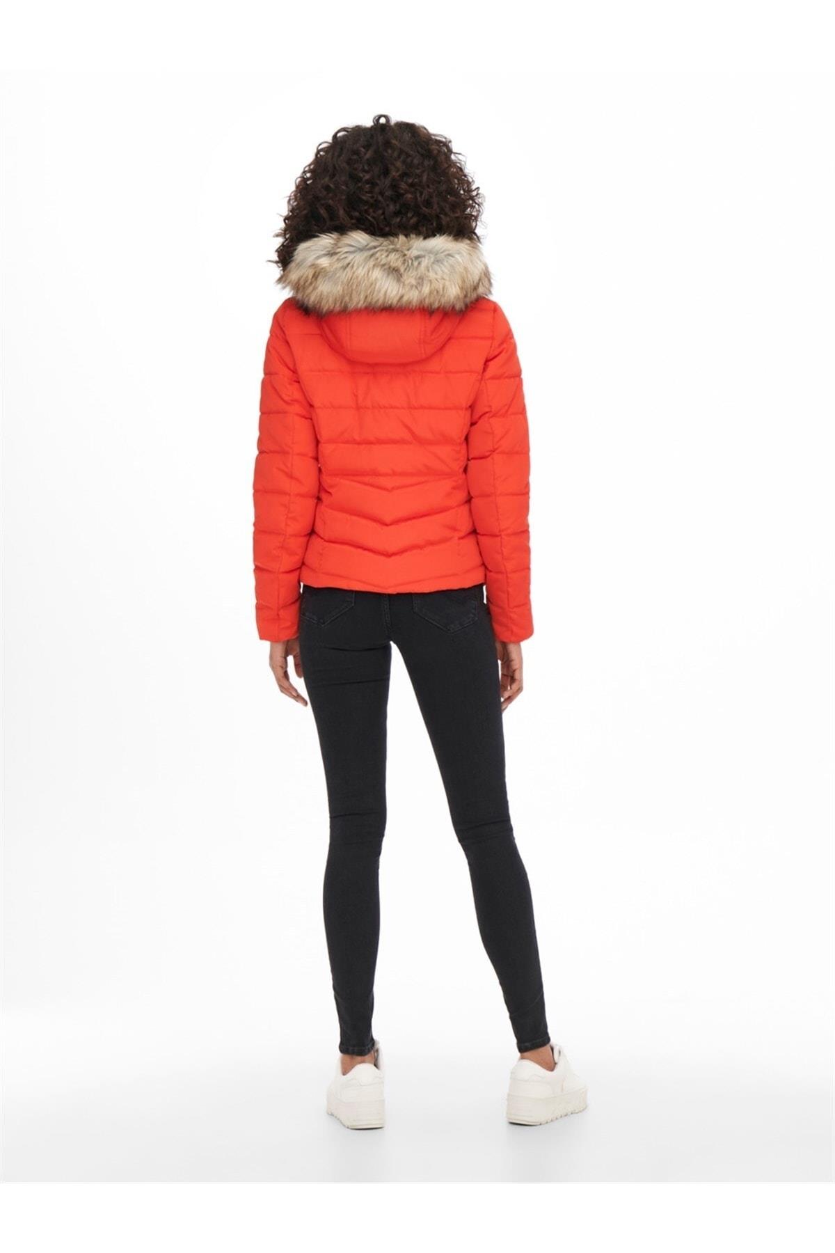 Only Kadın Kırmızı Kürklü Şişme Mont - 15158943 - Jack & Jones - JJ2W15158943