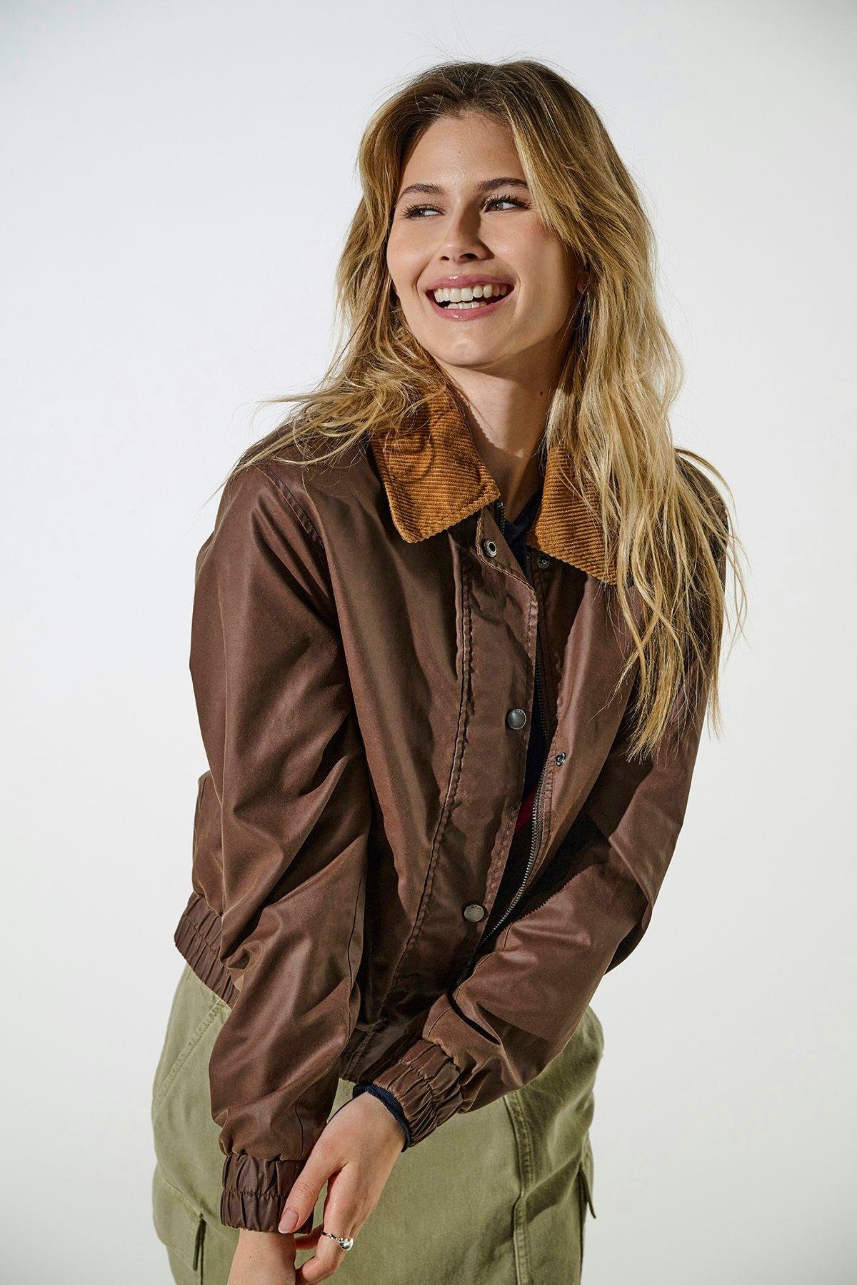 Only Kadın Regular Fit Kadife Gömlek Yaka Kısa Mont - 15335923 - Only - 15335923