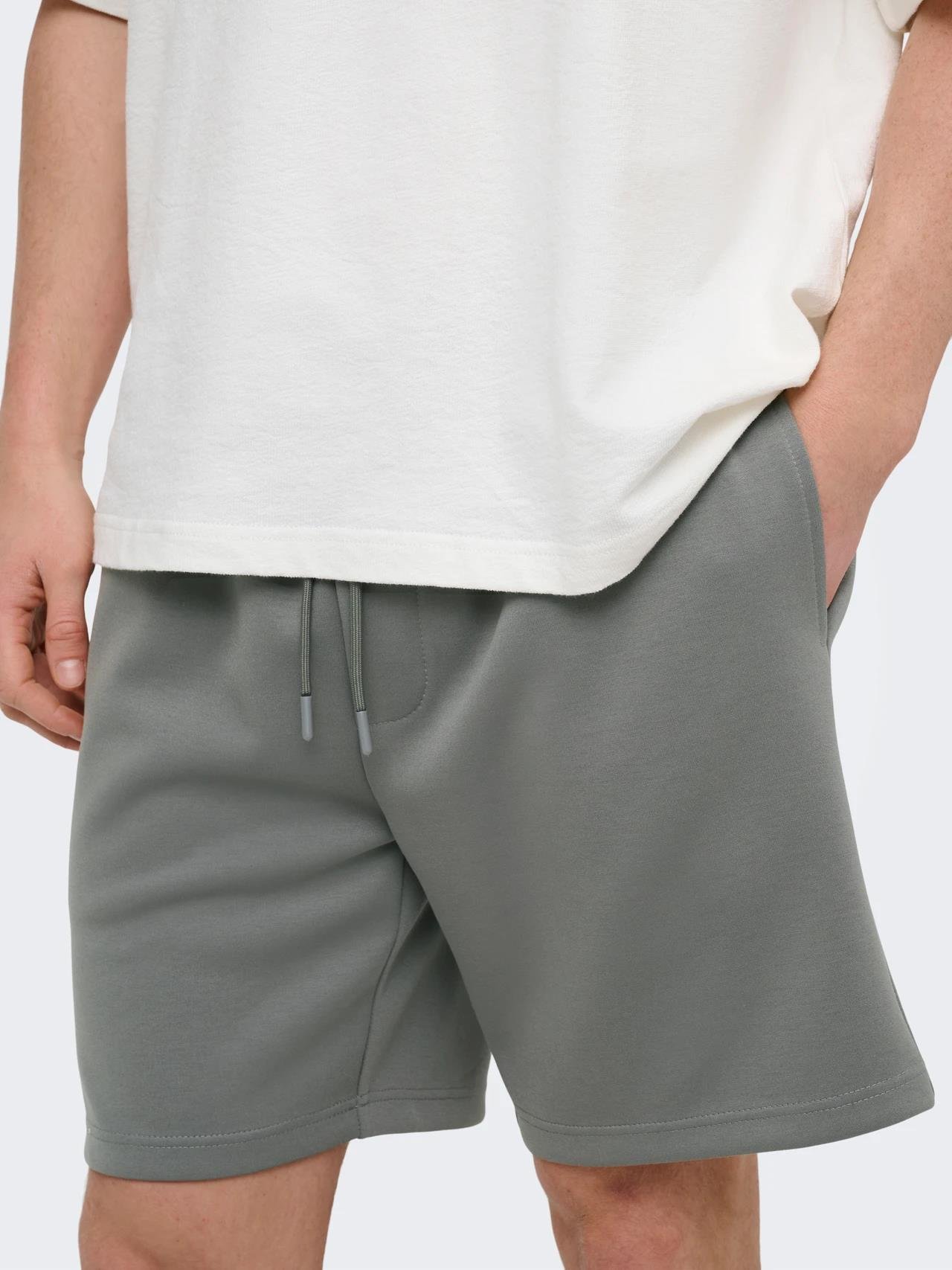 Only & Sons Erkek Belden Büzgülü Gri Şort - 22037611 - Only & Sons - 22037611
