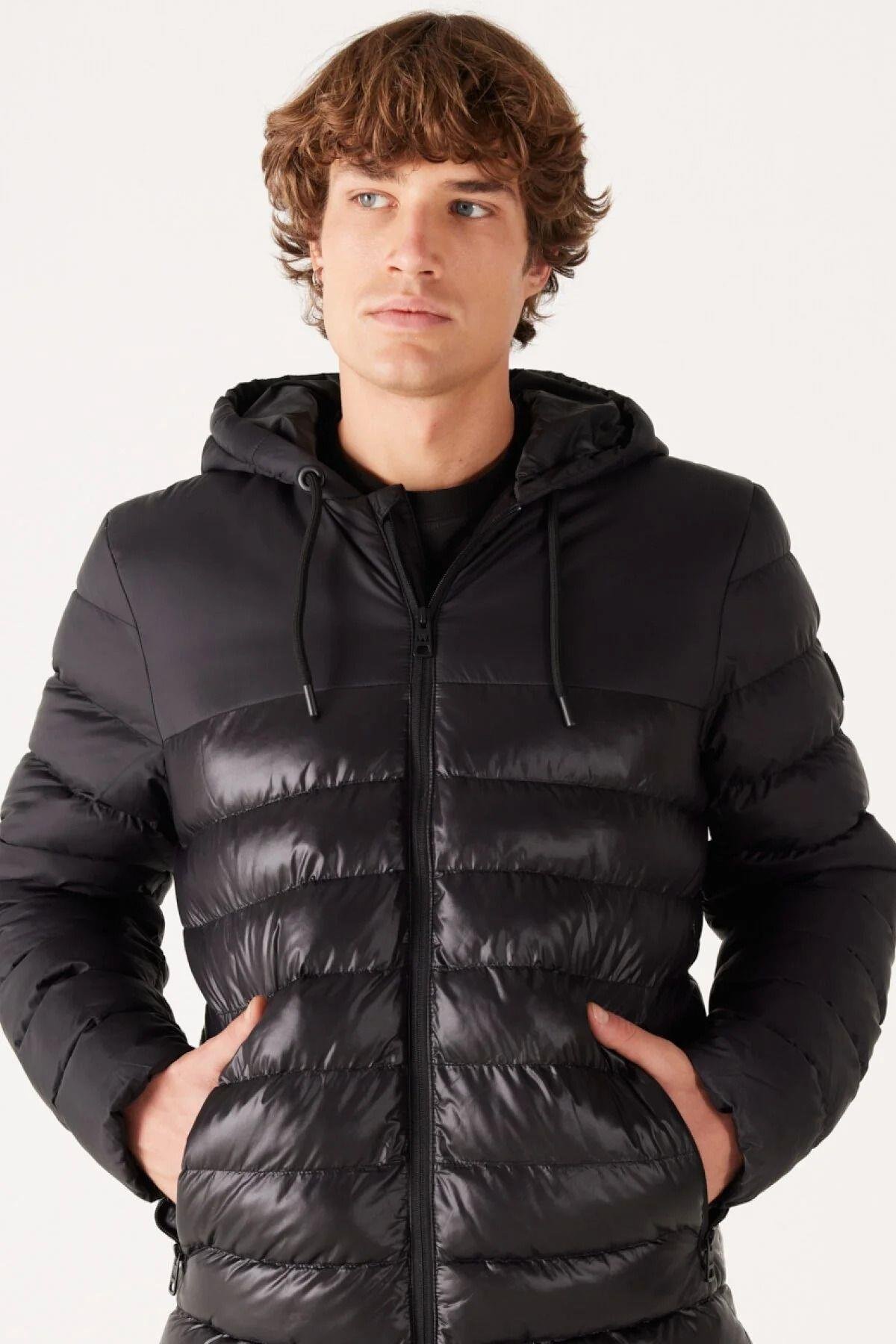 Wrangler Kapüşonlu Regular Fit Siyah Erkek Şişme Mont - W232008001 - Wrangler - W232008001