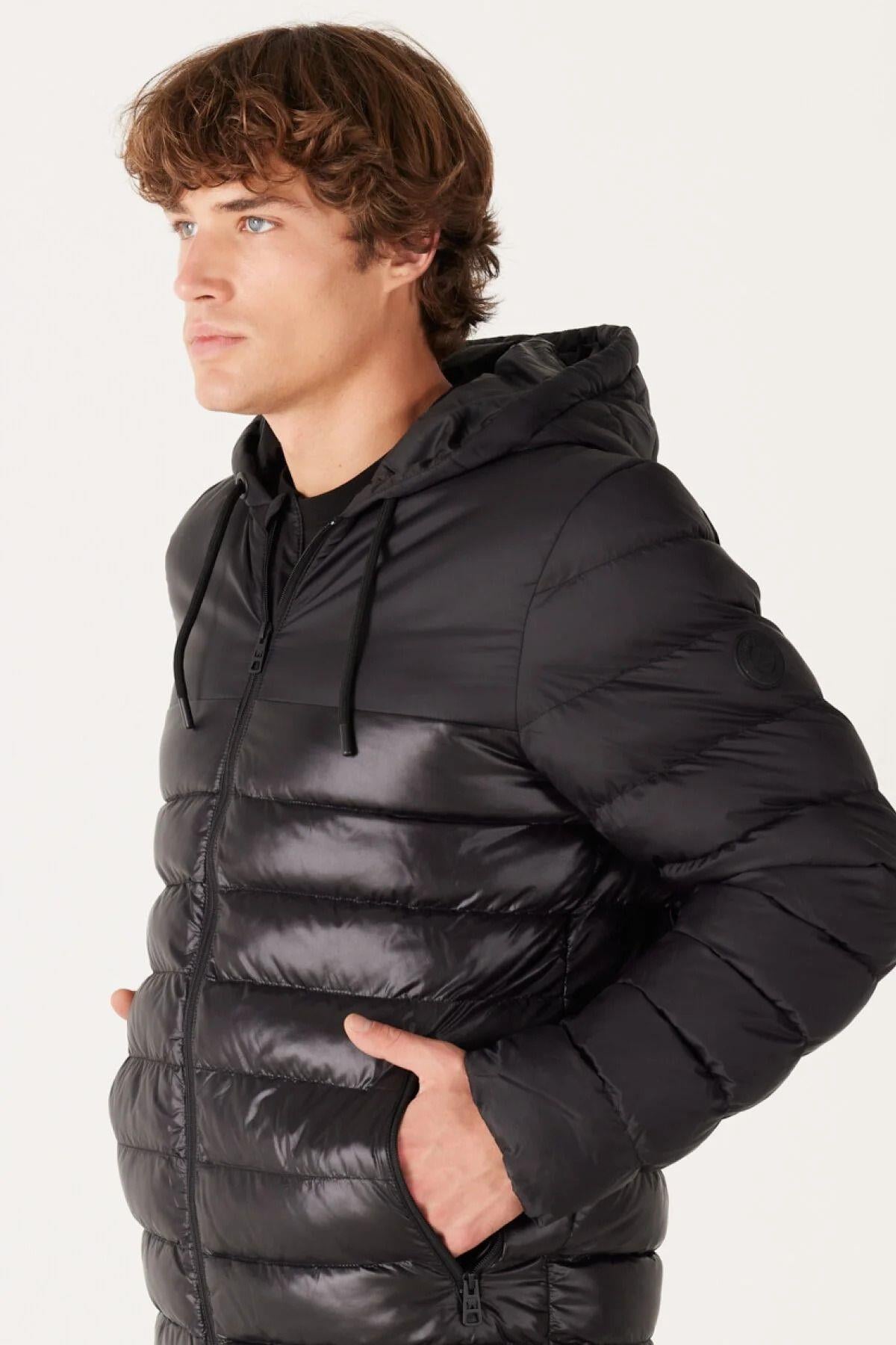 Wrangler Kapüşonlu Regular Fit Siyah Erkek Şişme Mont - W232008001 - Wrangler - W232008001