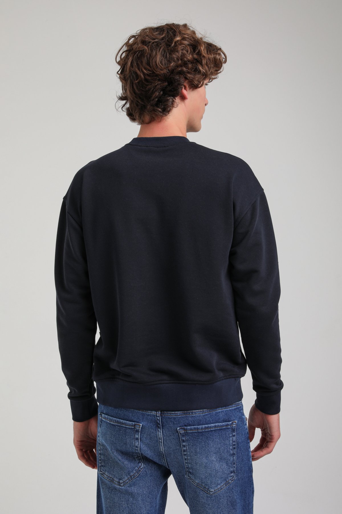Bisiklet Yaka Lacivert Slim Fit Sweatshirt 23FWM60168